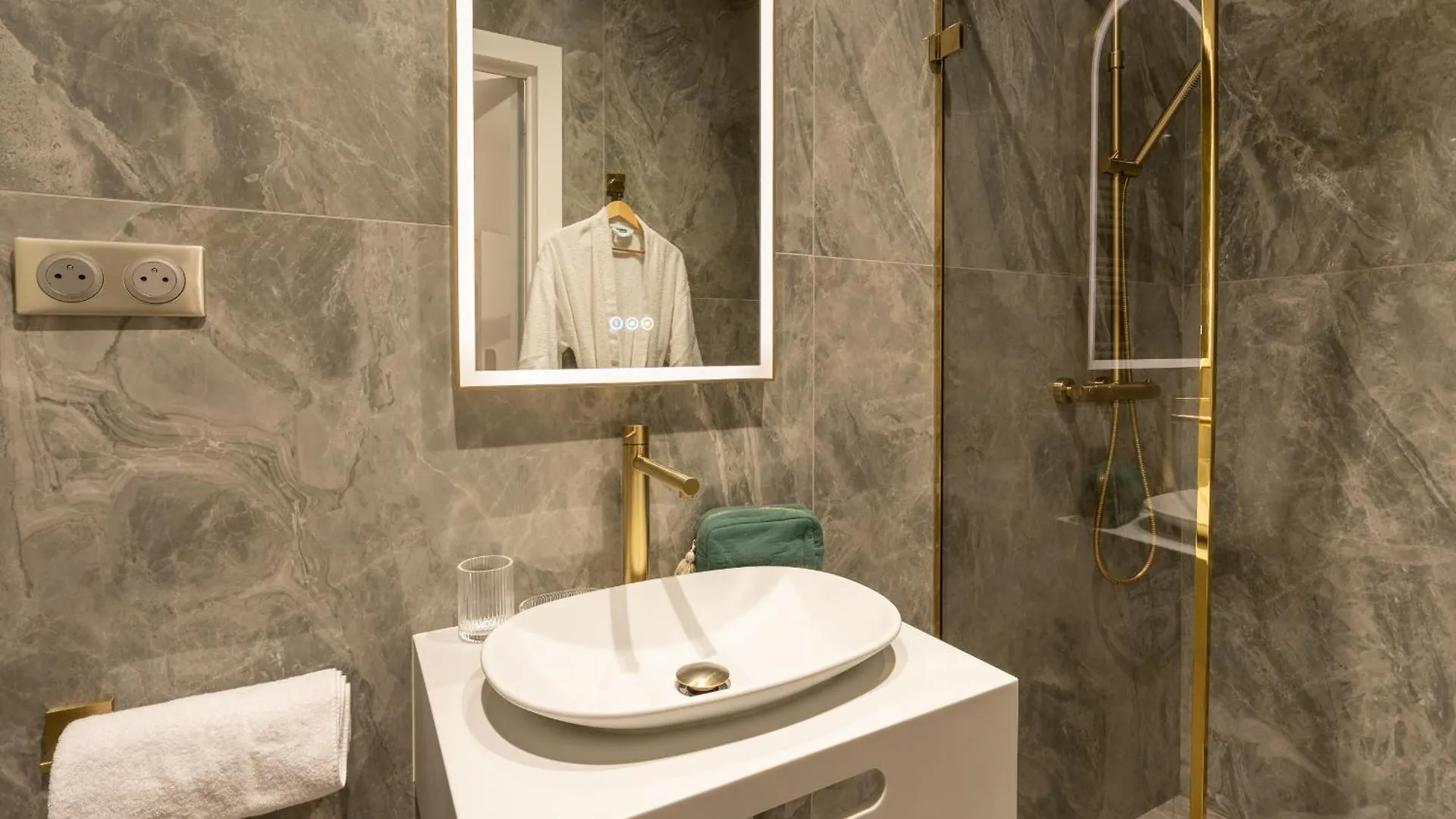Apartment Romantic Getaway - Le Marais - With Ac Paris France