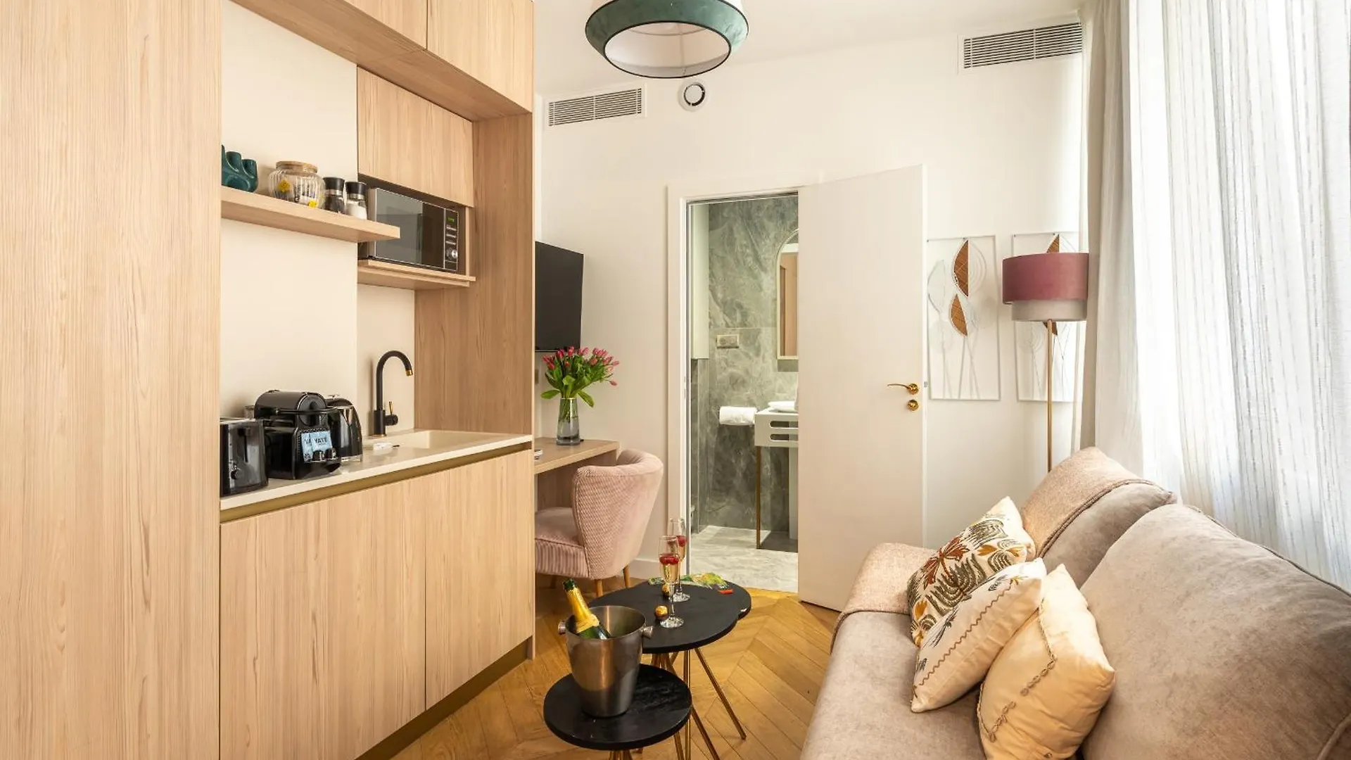 Romantic Getaway - Le Marais - With Ac Paris France